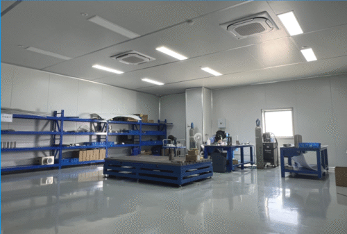 Vacuum chamber welding and fabrication room
